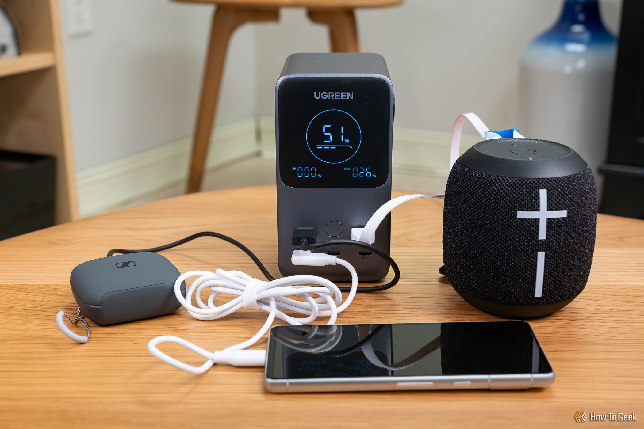 Ugreen Power Bank - Charges multiple devices simultaneously