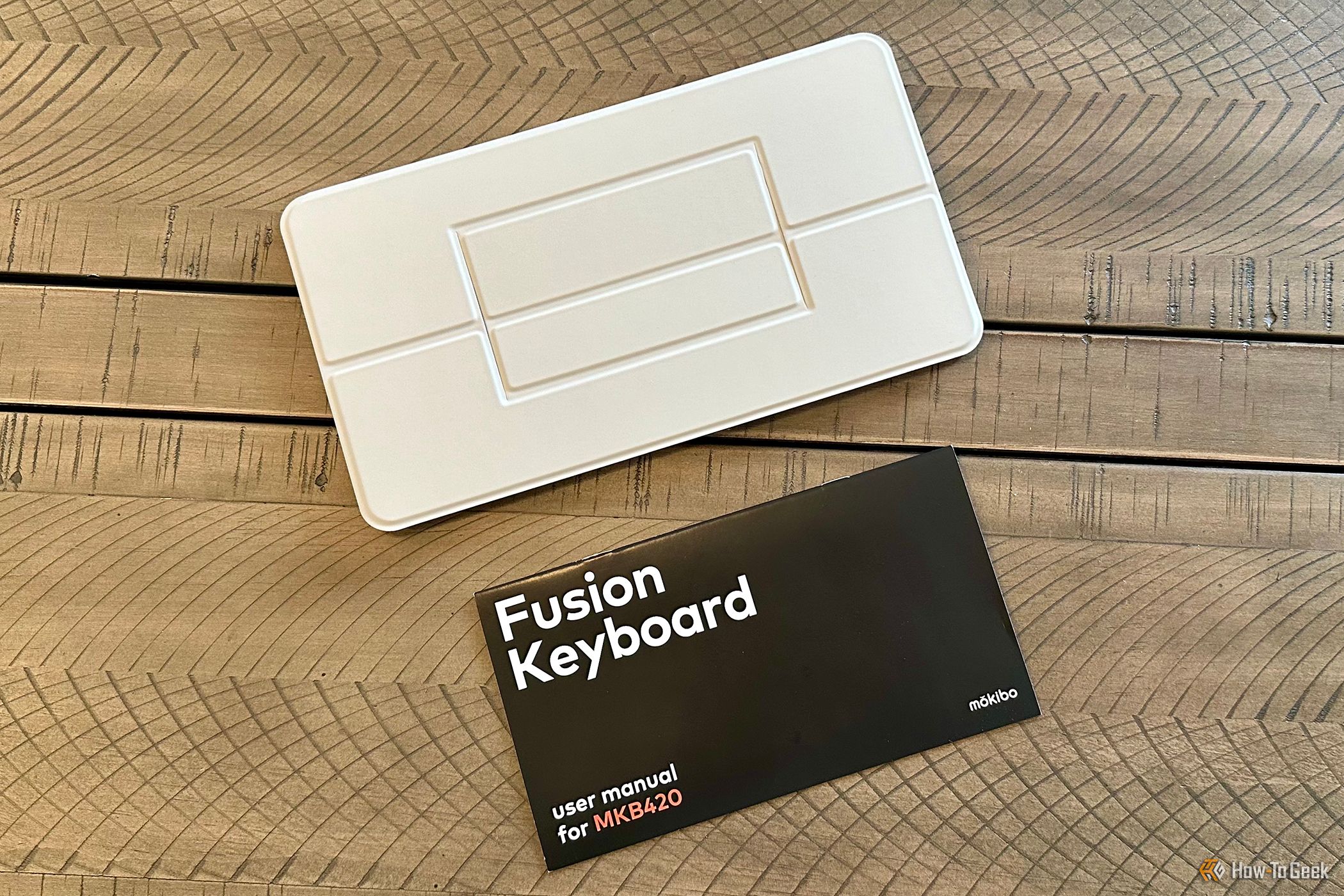 Closed Mokibo Fusion Keyboard and user manual