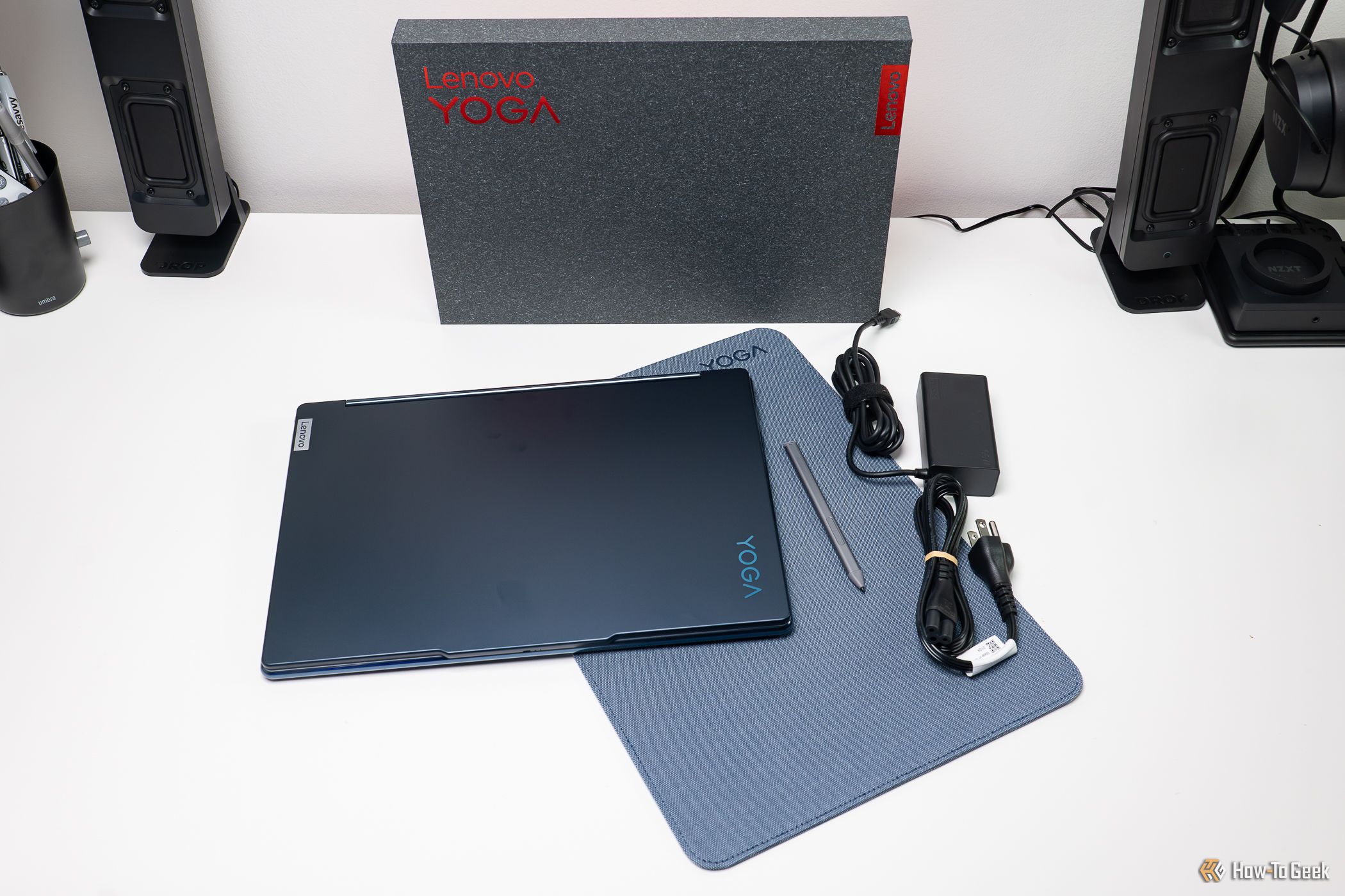 The Lenovo Yoga 9i 2-in-1 Gen 9 with accessories and box