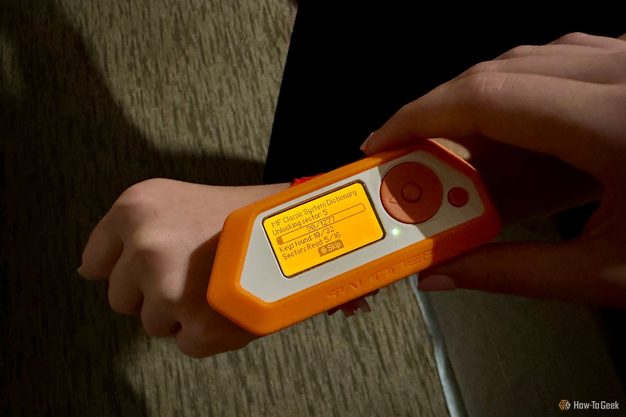 Flipper Zero scanning a wristband