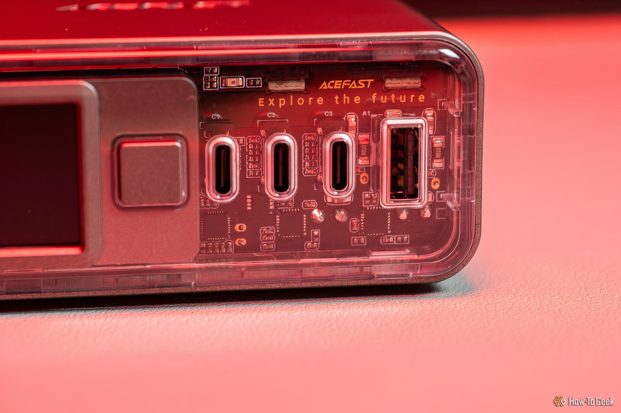 A see though panel on the Acefast Charging Hub showing 4 UBS ports and the circuit board behind them