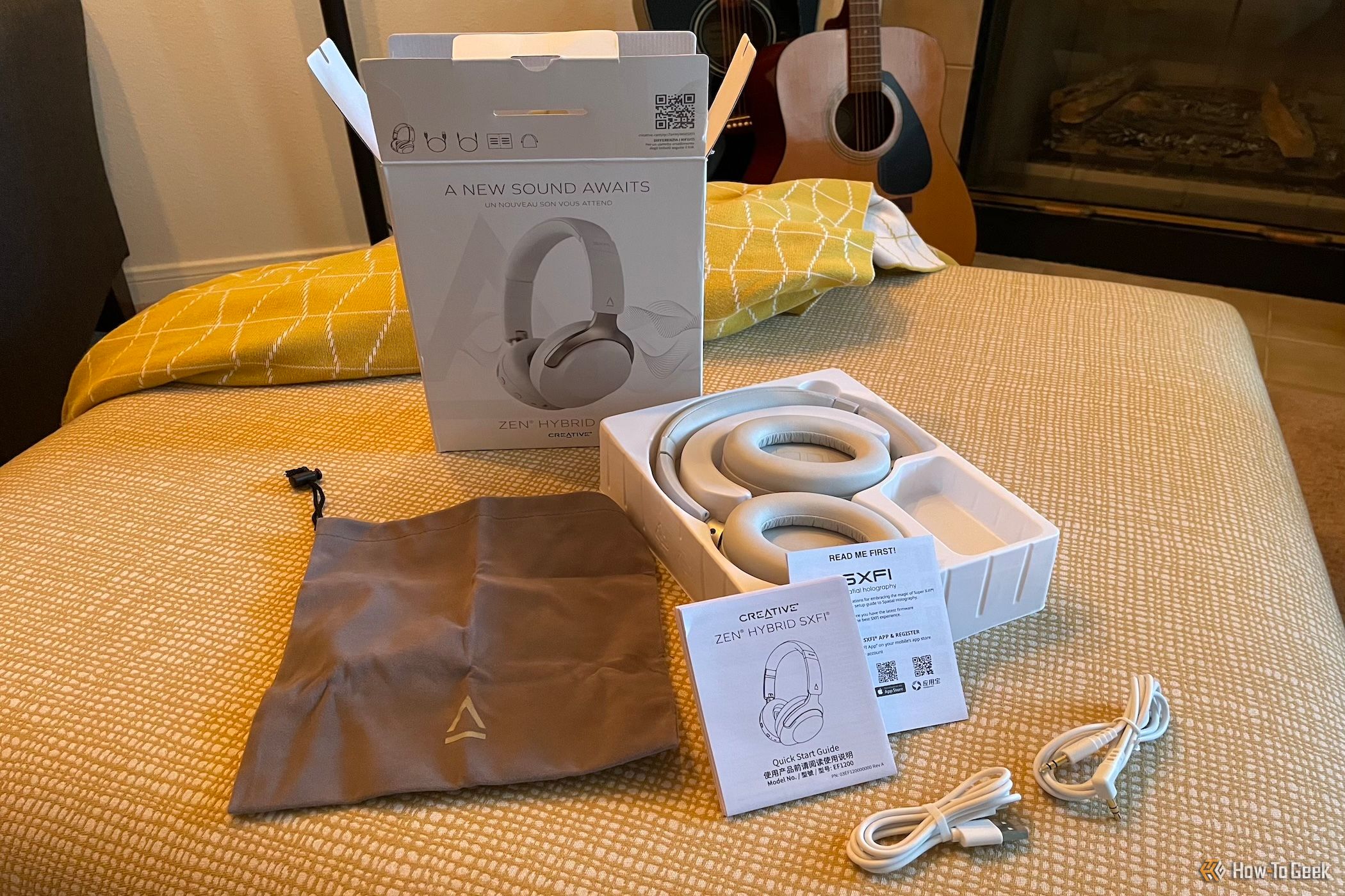 The box contents of the Creative Zen Hybrid SXFI headphones