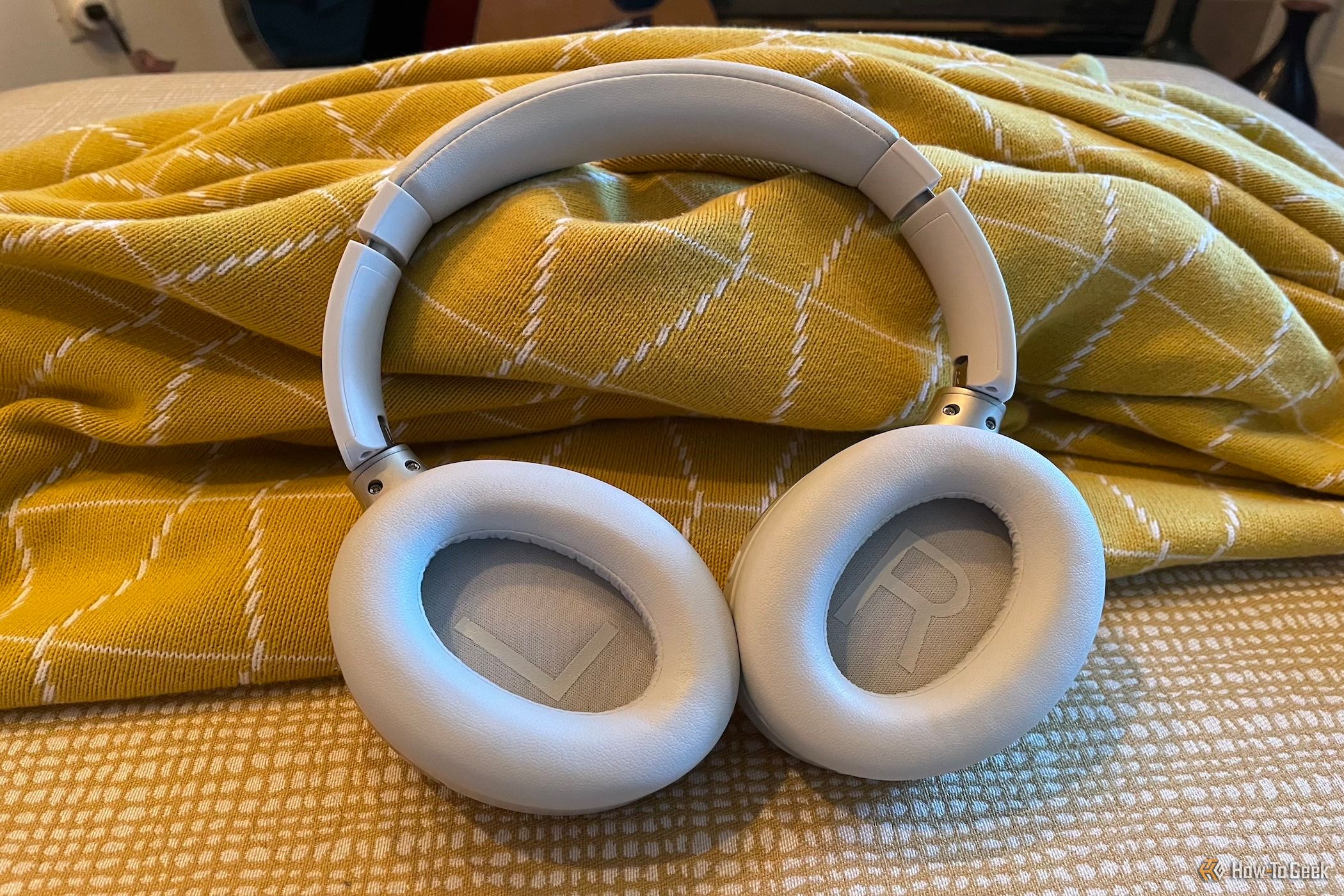 The interior of the Creative Zen Hybrid SXFI headphones