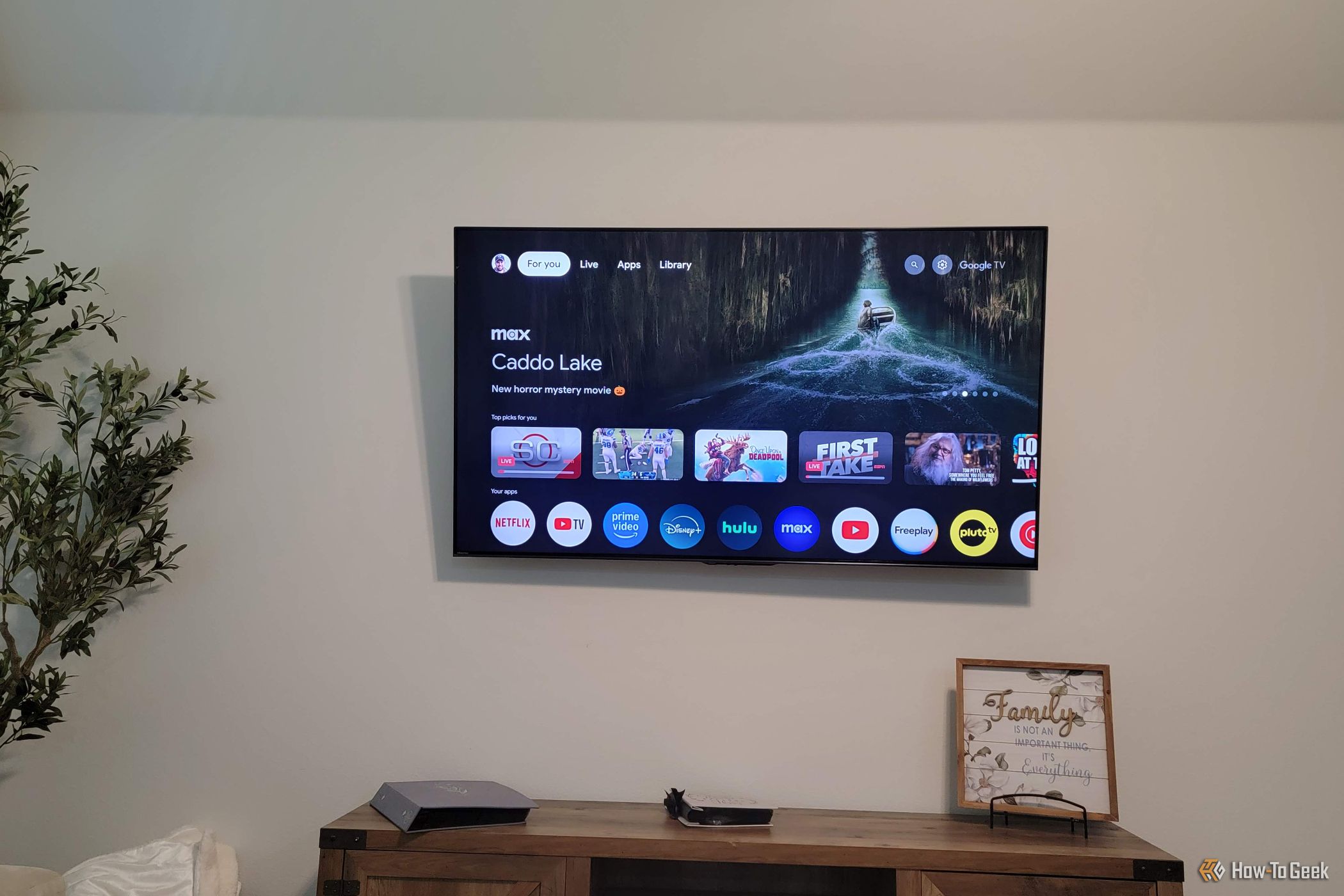 Hisense u7n Google TV in a living room. 