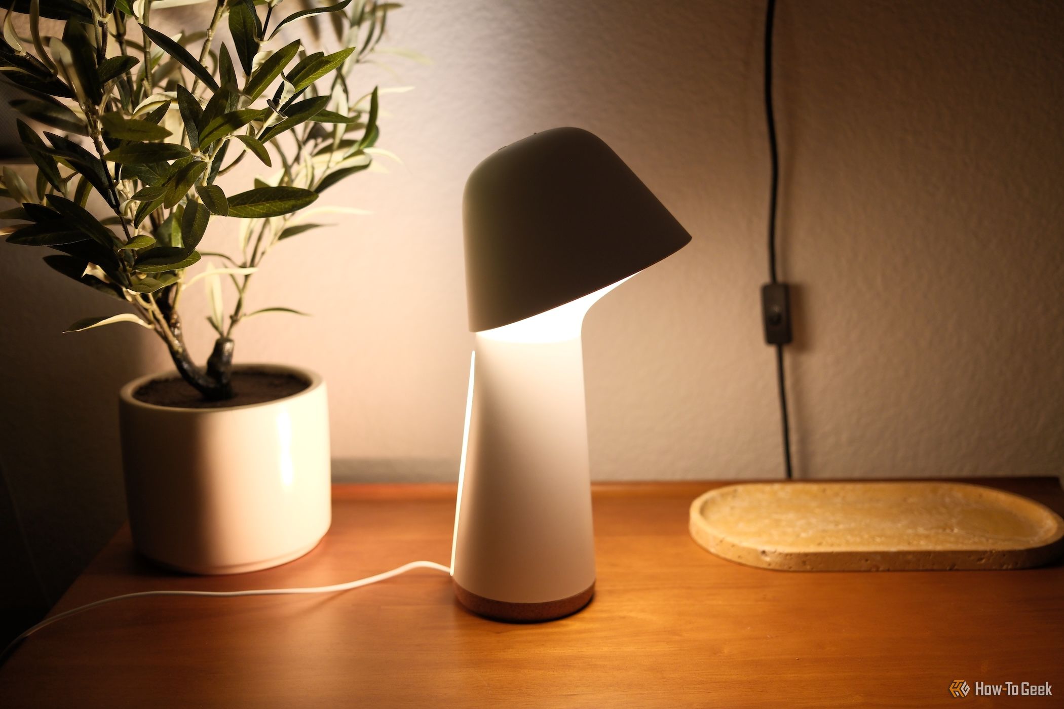 Philips Hue Twilight Review: A Fancy Smart Lamp Trying to Promote Better Sleep