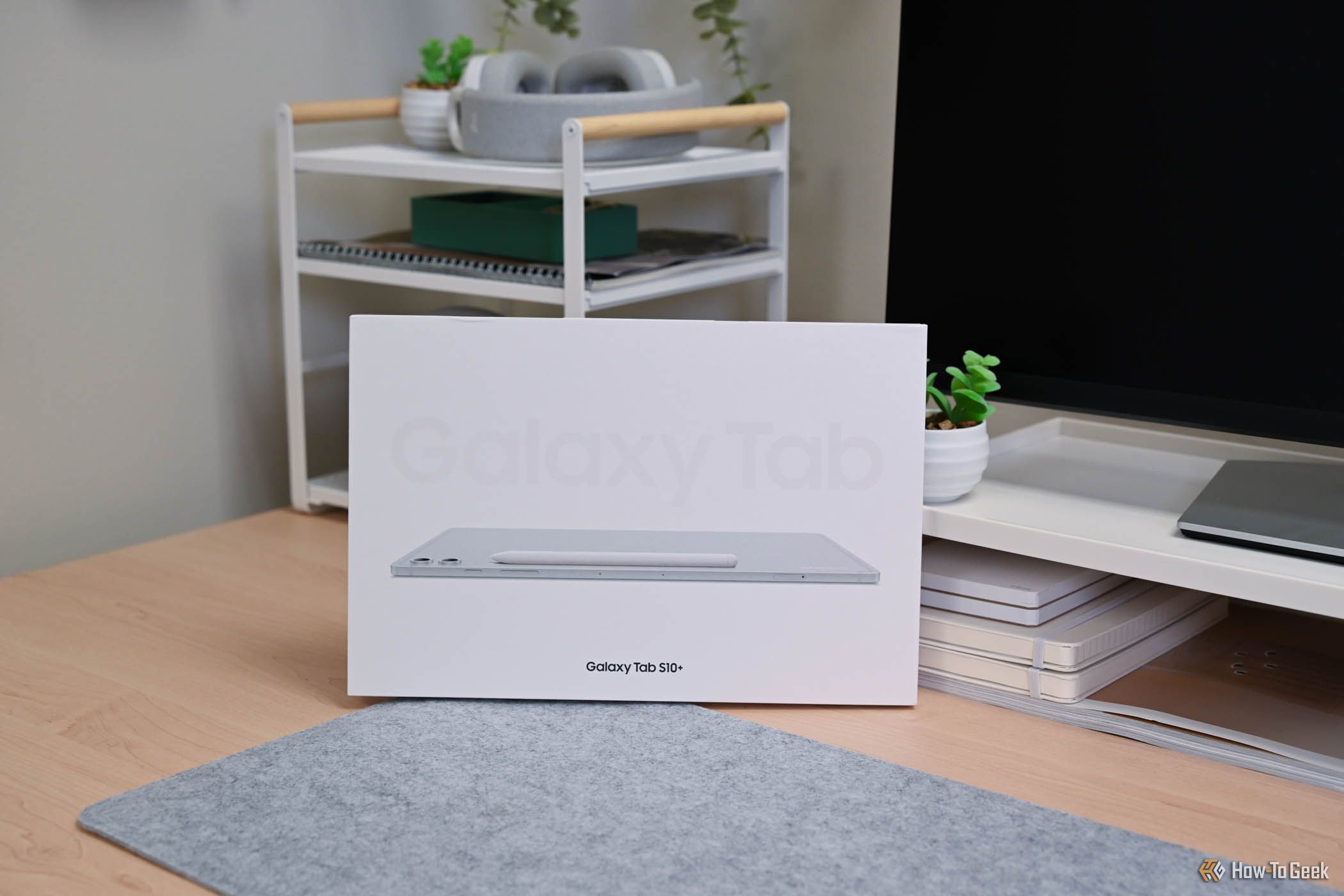 Box for the Samsung Galaxy Tab S10+.