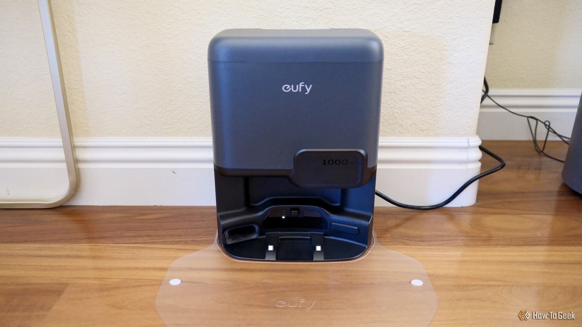 Docking station of the Eufy 3-in-1 E20.