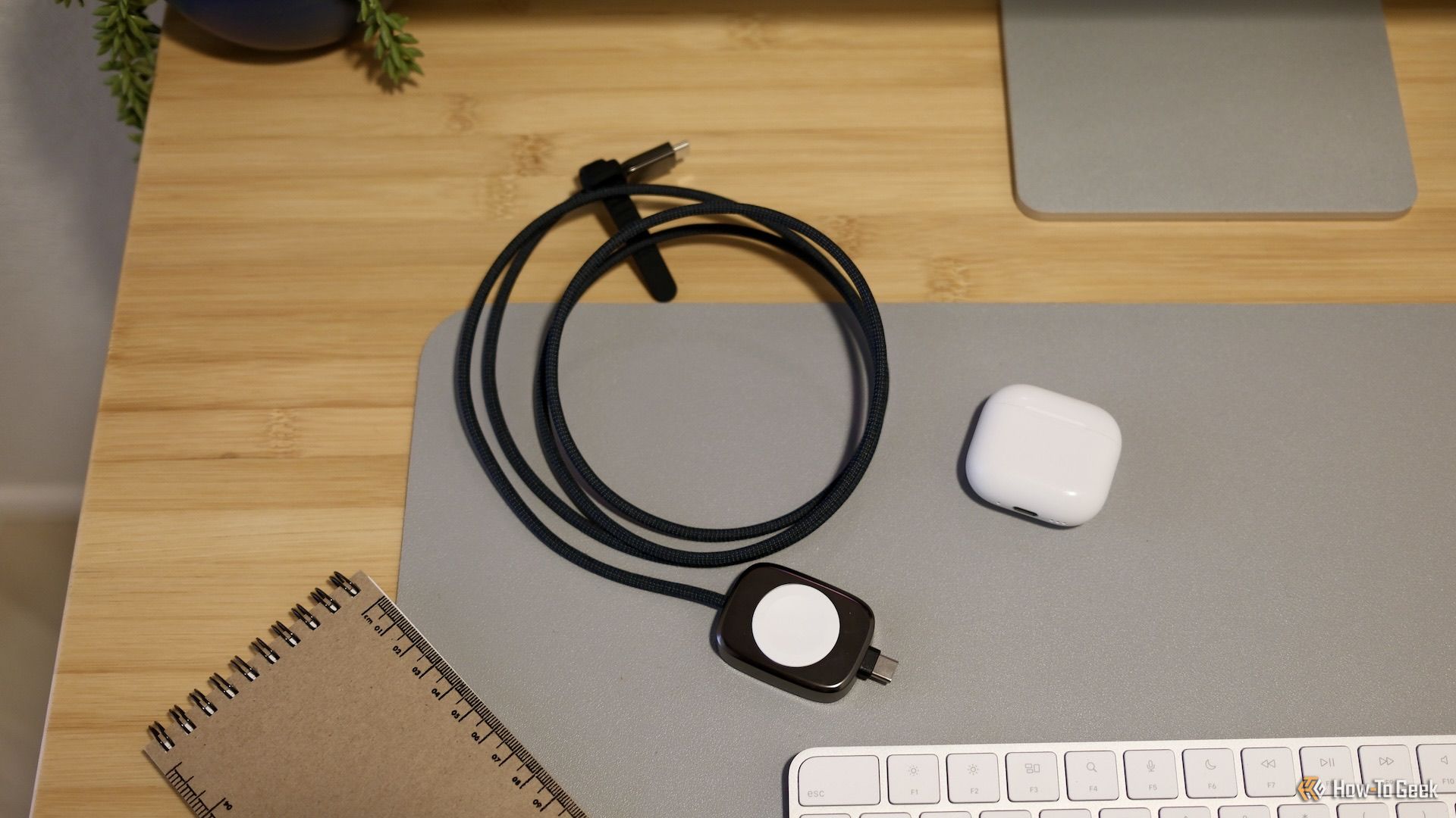 Nomad Universal Cable for Apple Watch Review: A Do-It-All Accessory