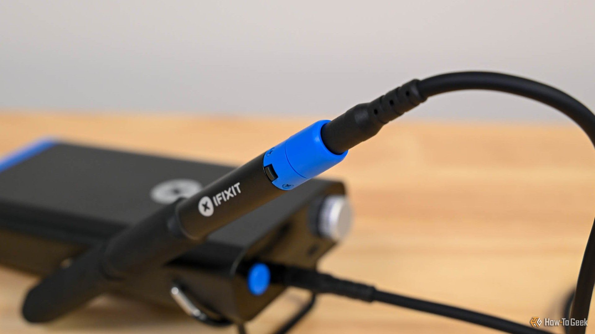 The iFixit FixHub Portable Soldering Station cable.