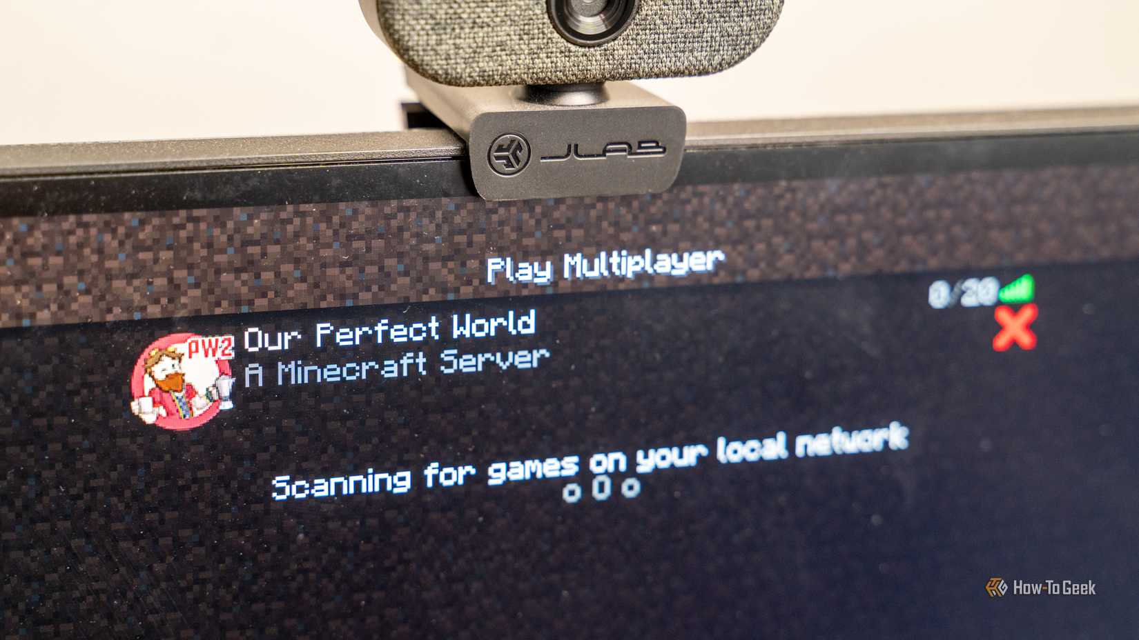 Меню мультиплеера Minecraft с выбранным сервером.