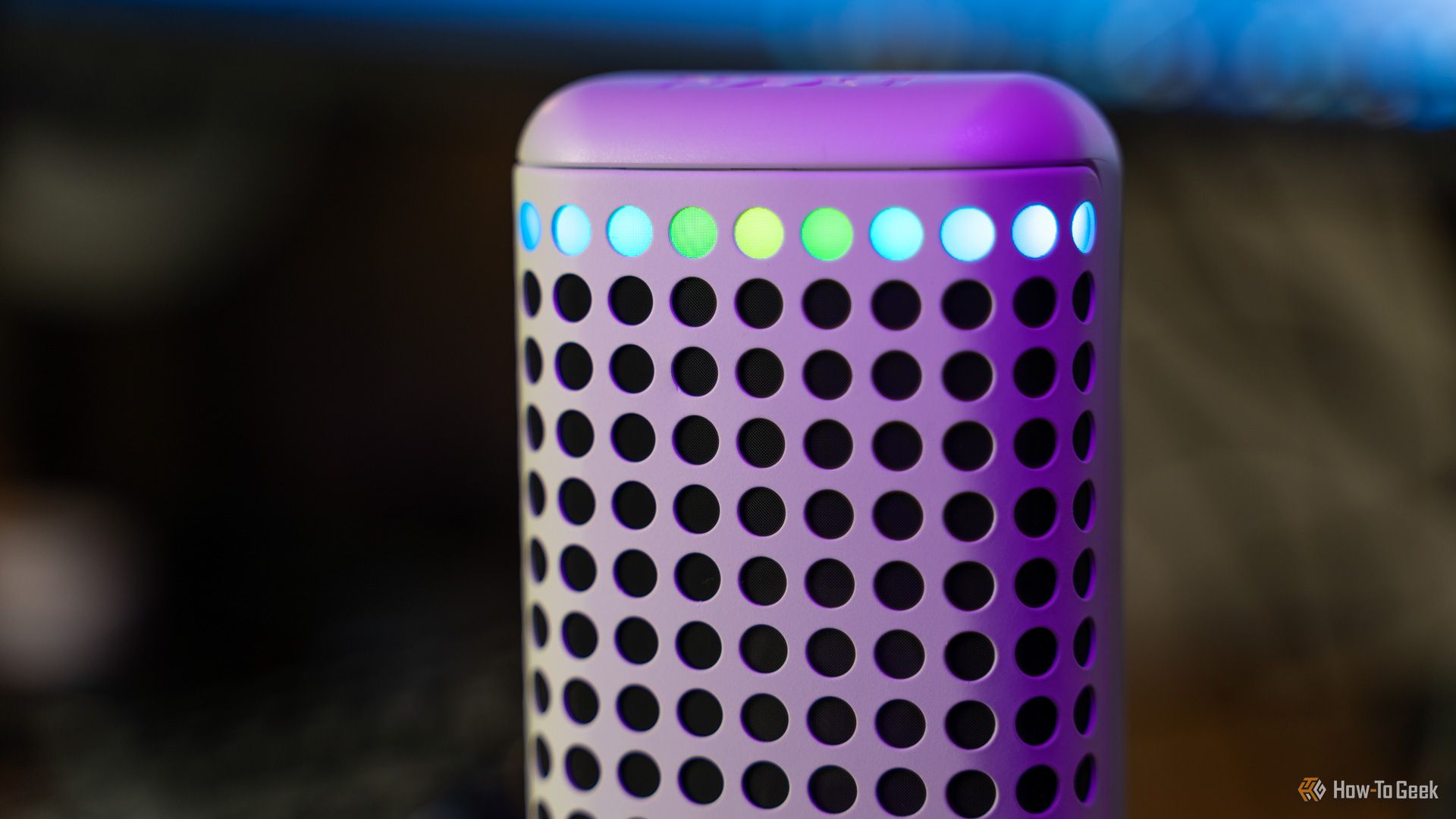 The RGB LED light bar on the back of the NZXT Capsule Elite Microphone.