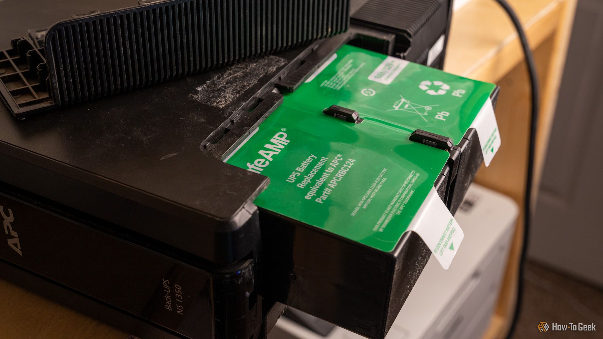 A bateria foi retirada dos backups da APC NS1350 UPS.