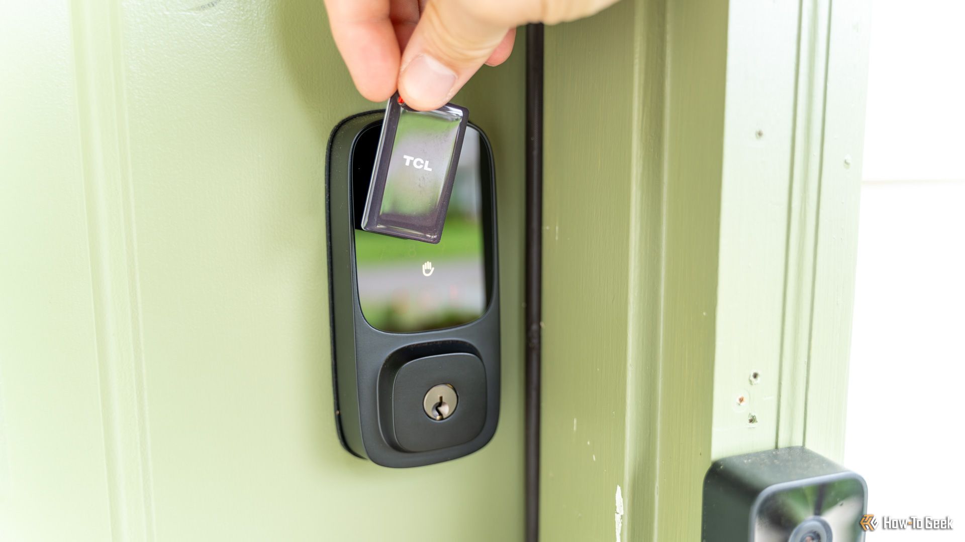 Using a NFC tag to unlock the TCL D1 Pro palm vein smart lock.