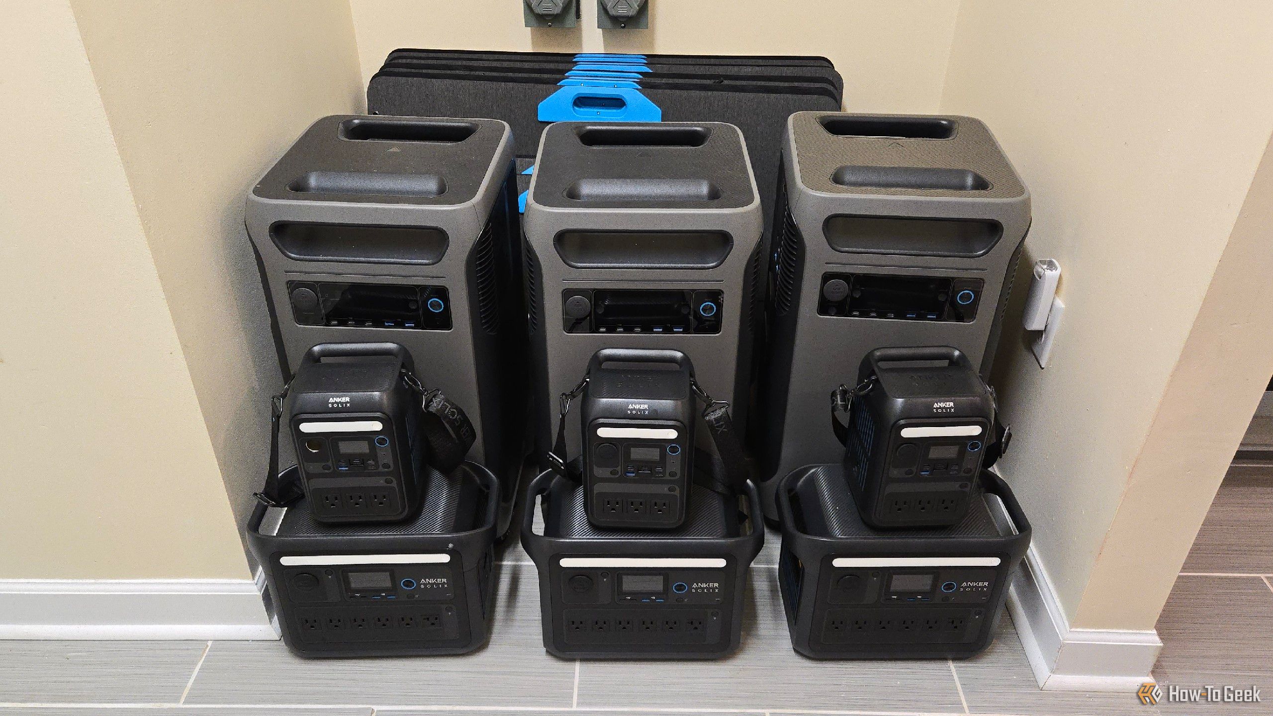 Anker Solix F3800, F3800 Plus, C1000, and C300 with portable solar panels.