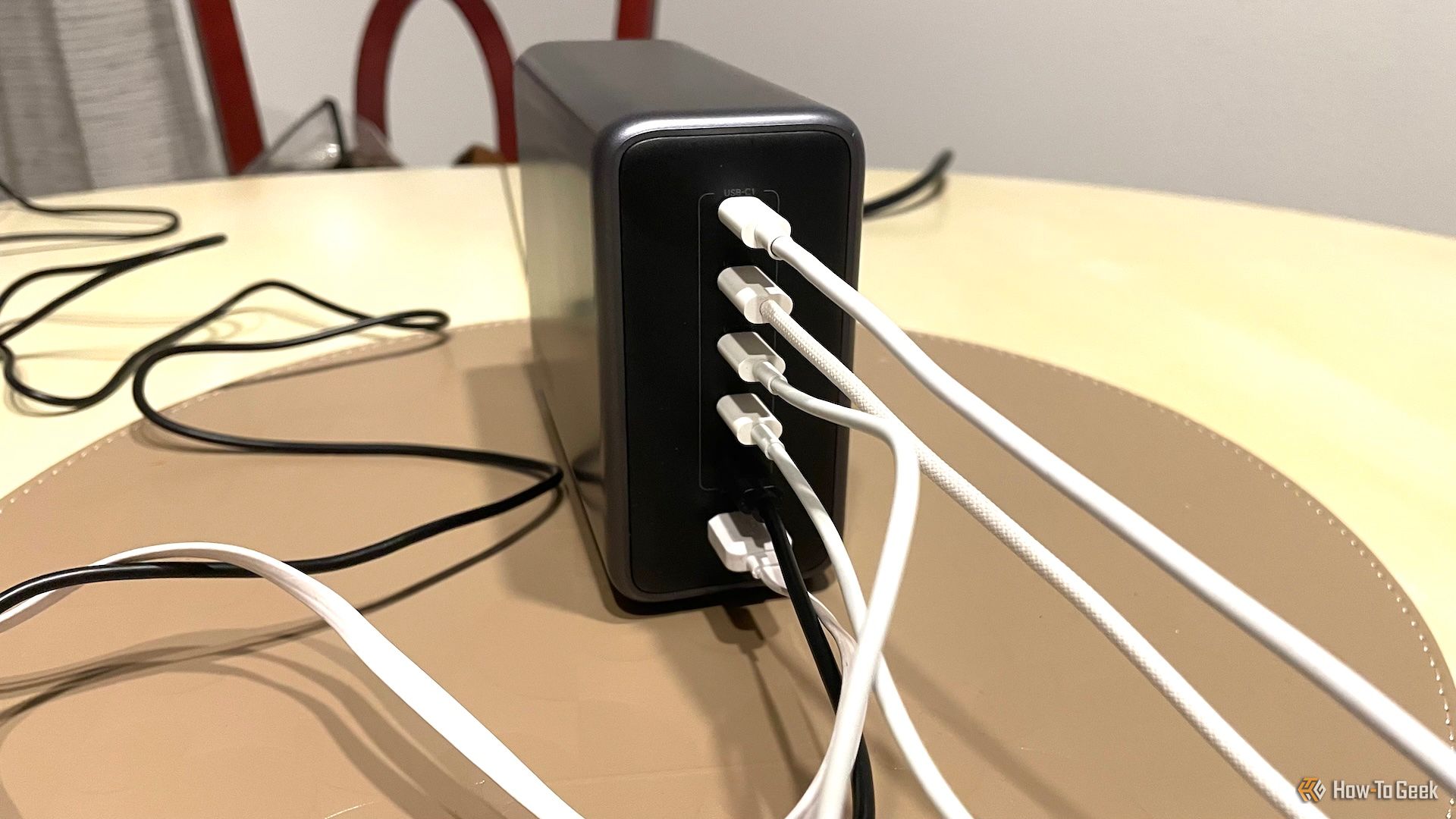 Several wires connected to the Ugreen Nexode 500W desktop.