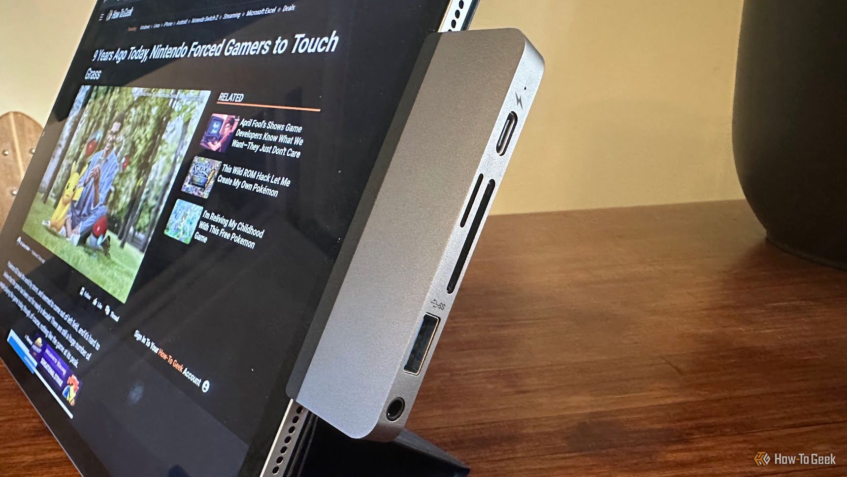 An ipad with hyperdrive attachment.