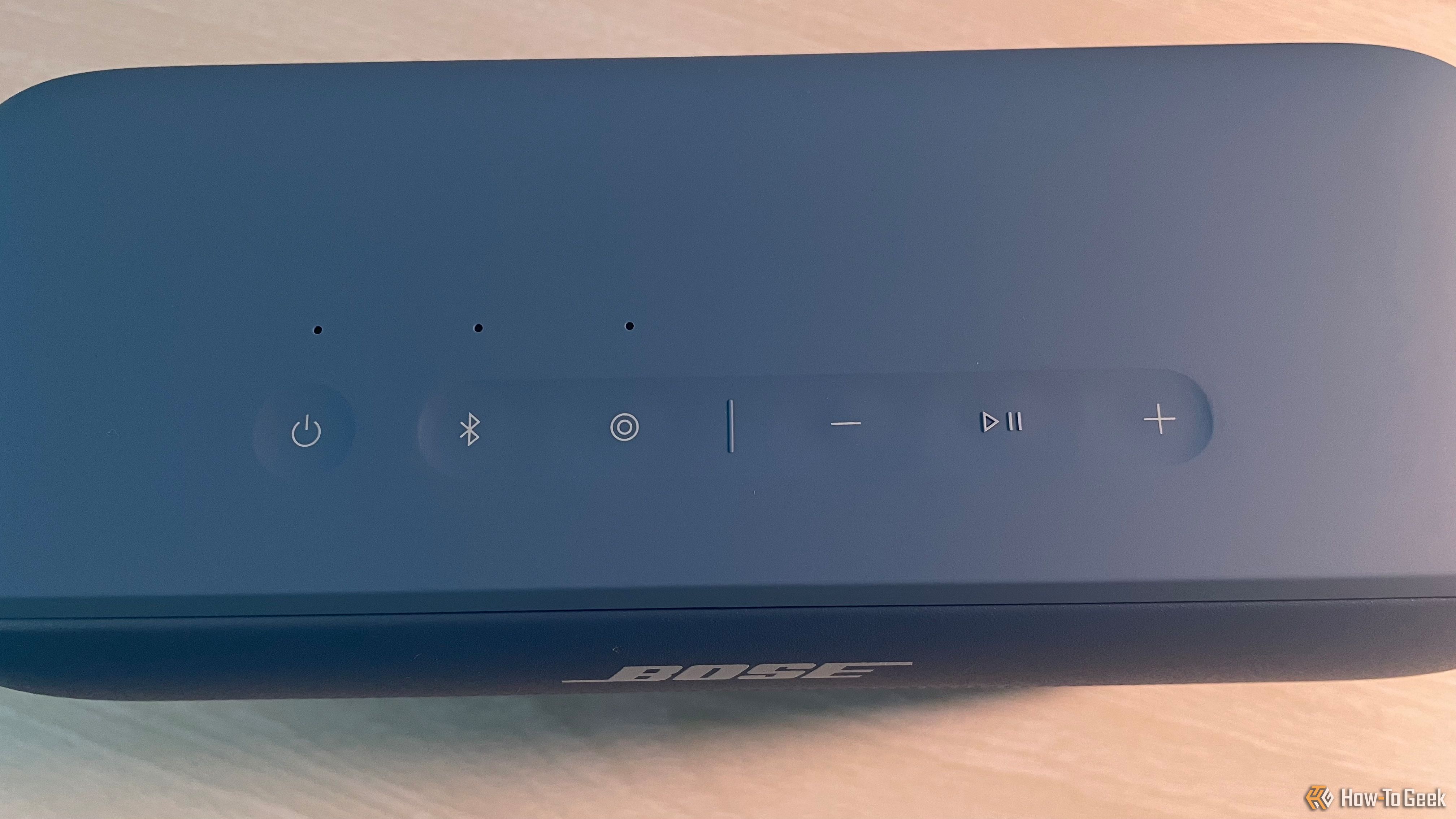The top buttons of the Bose SoundLink Plus.