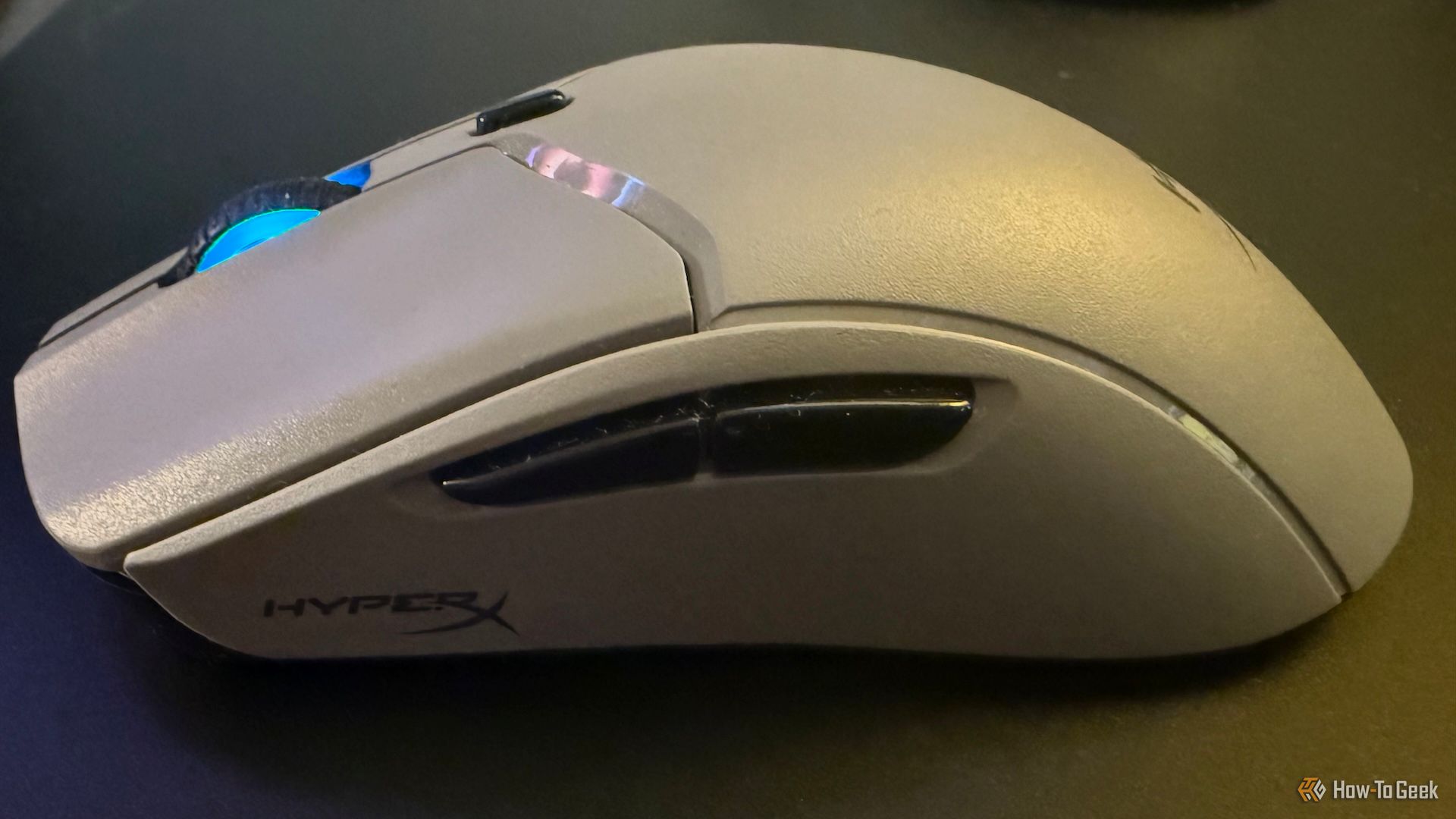 Side buttons and scroll wheels on Hyperax Pulsafier Saga 2 Pro.