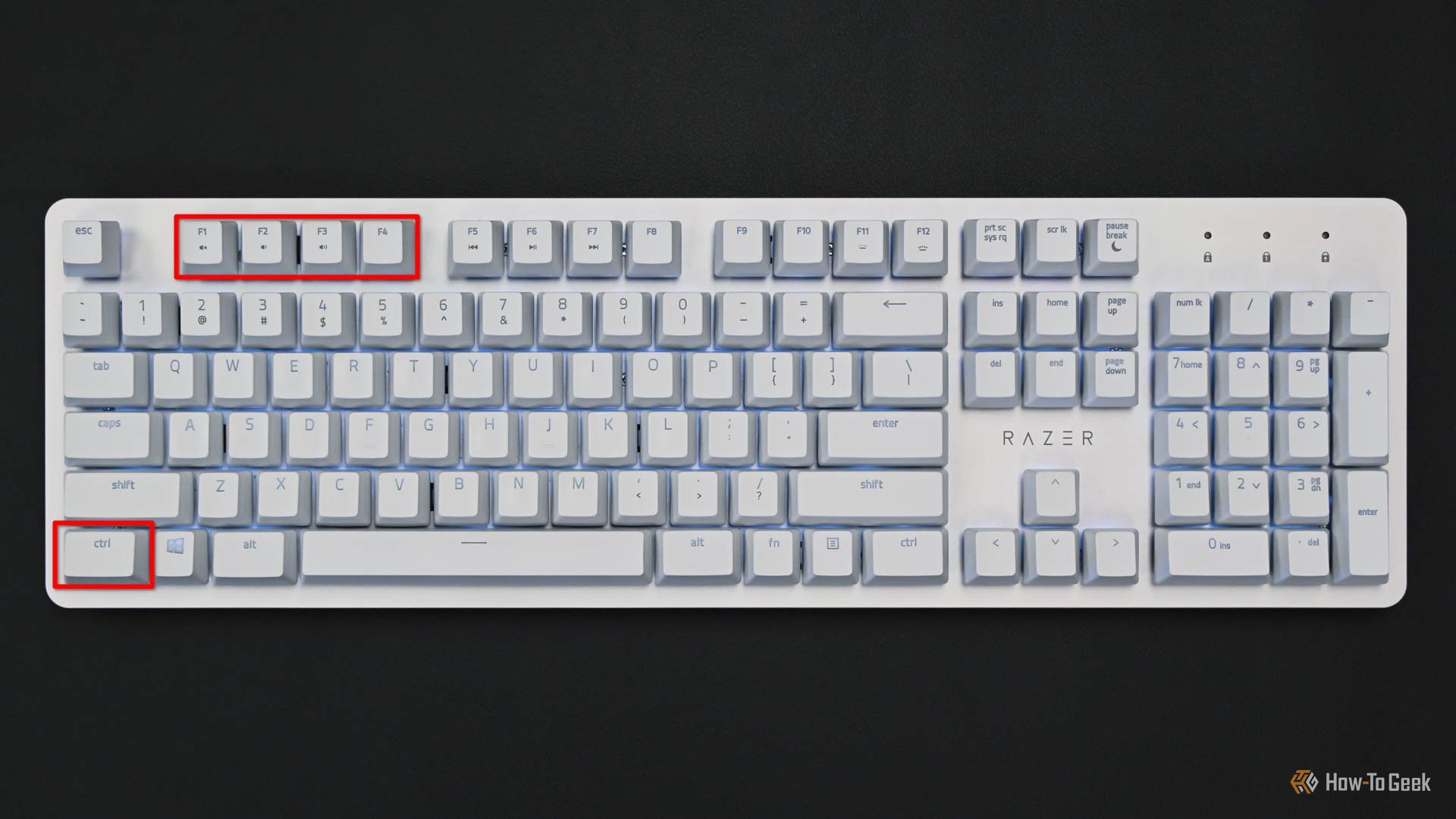 Белая клавиатура с выделенными клавишами Ctrl и функциональными клавишами.