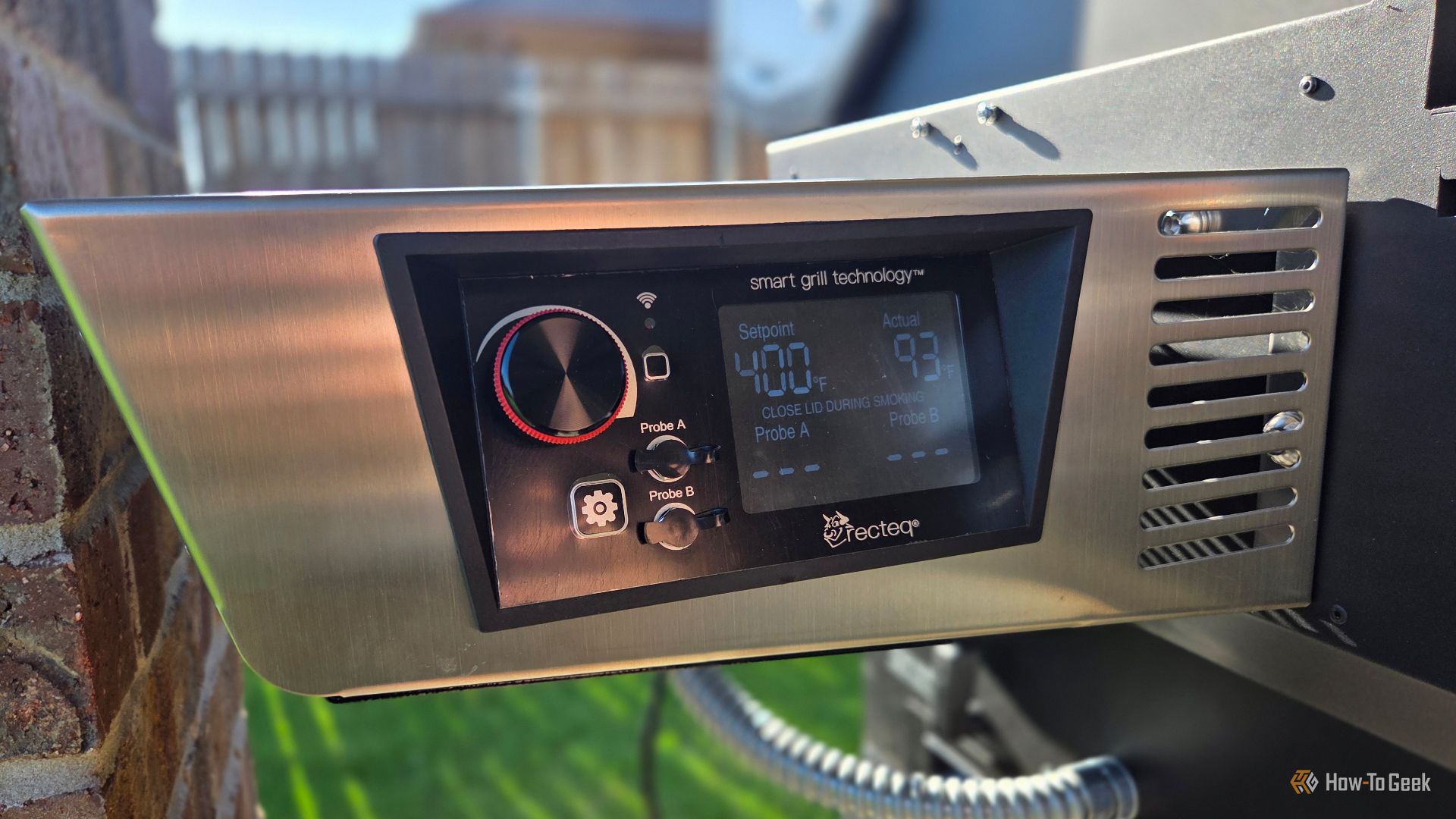 Recteq X-Fire Pro 825 control dial and Wi-Fi button. 