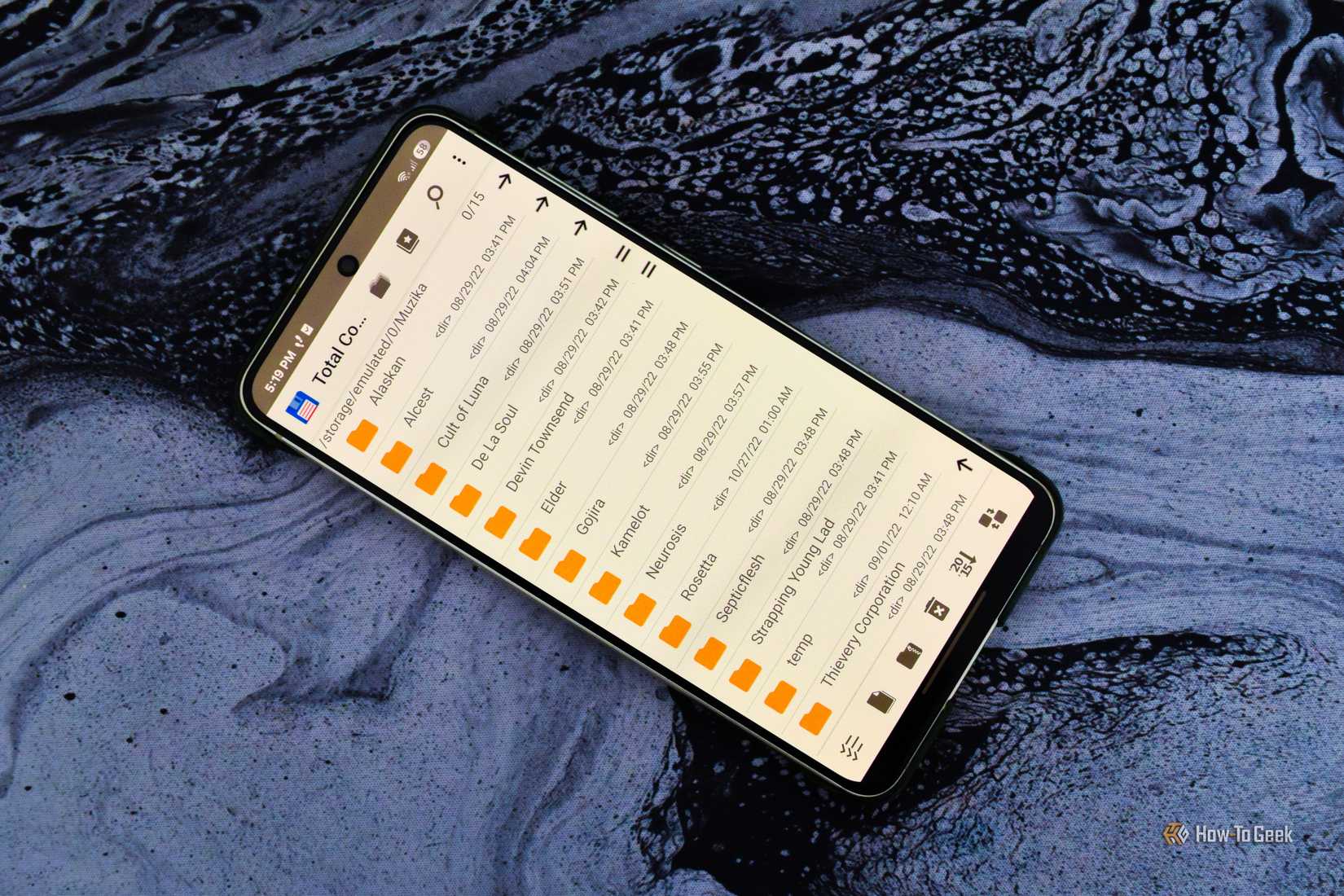 A phone with a total commander for Android has opened. 