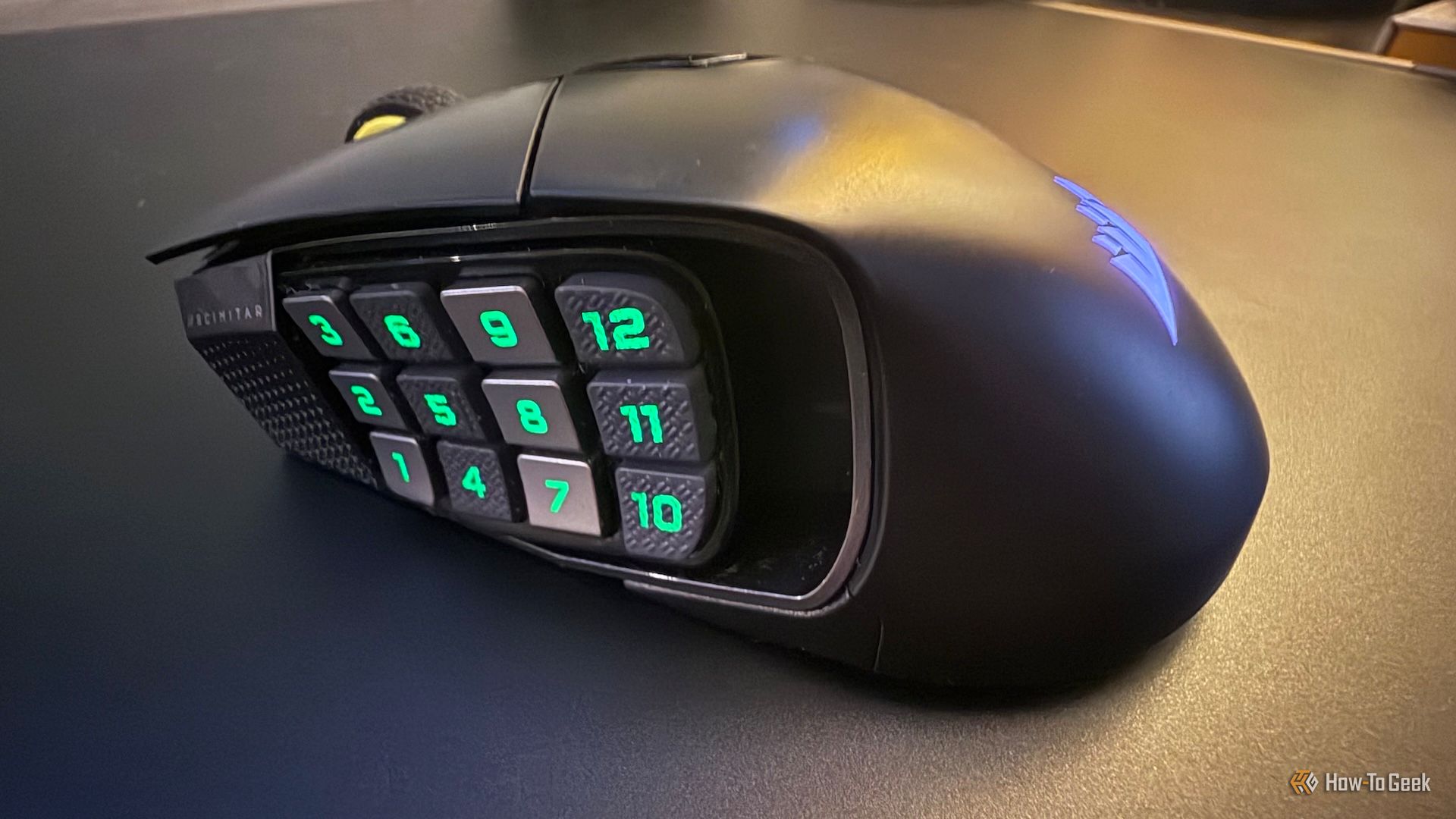 The adjustable numpad of the Corsair Scimitar Elite Wireless SE with RGB turned on.