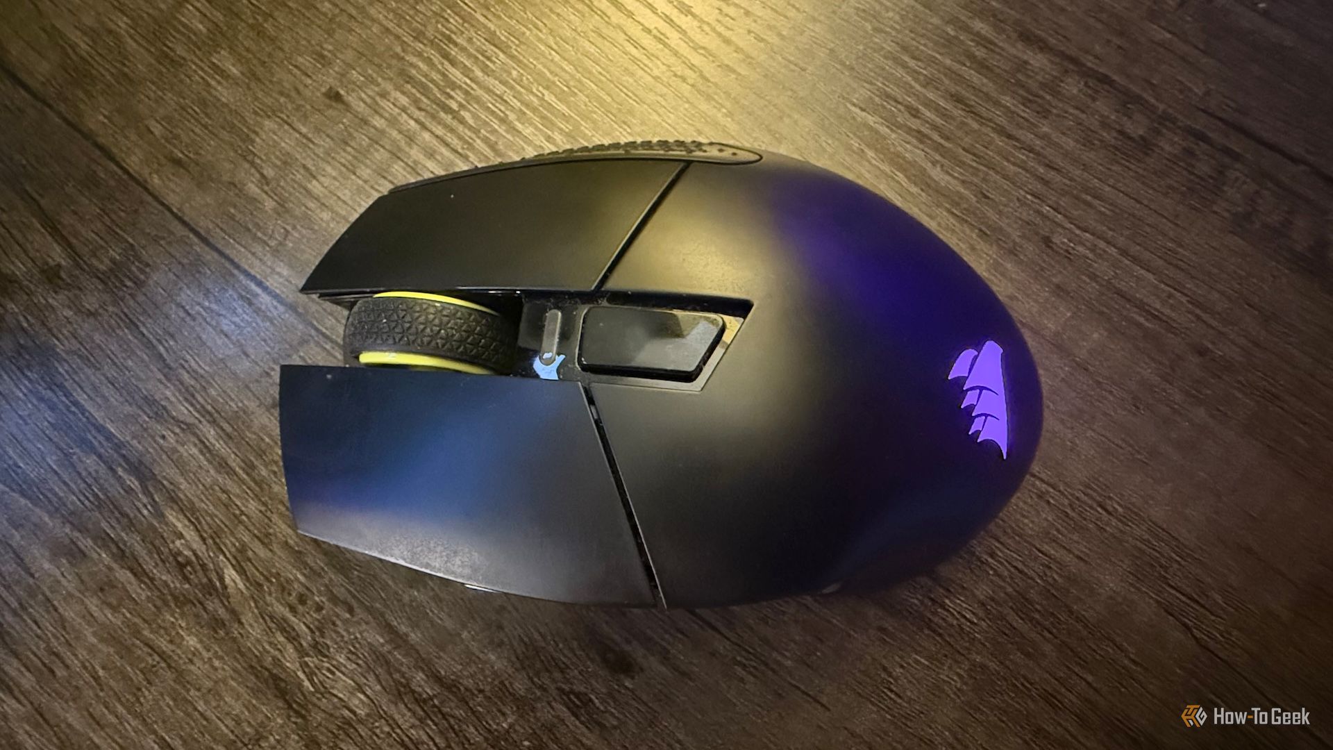The Corsair Scimitar Elite Wireless SE from above.