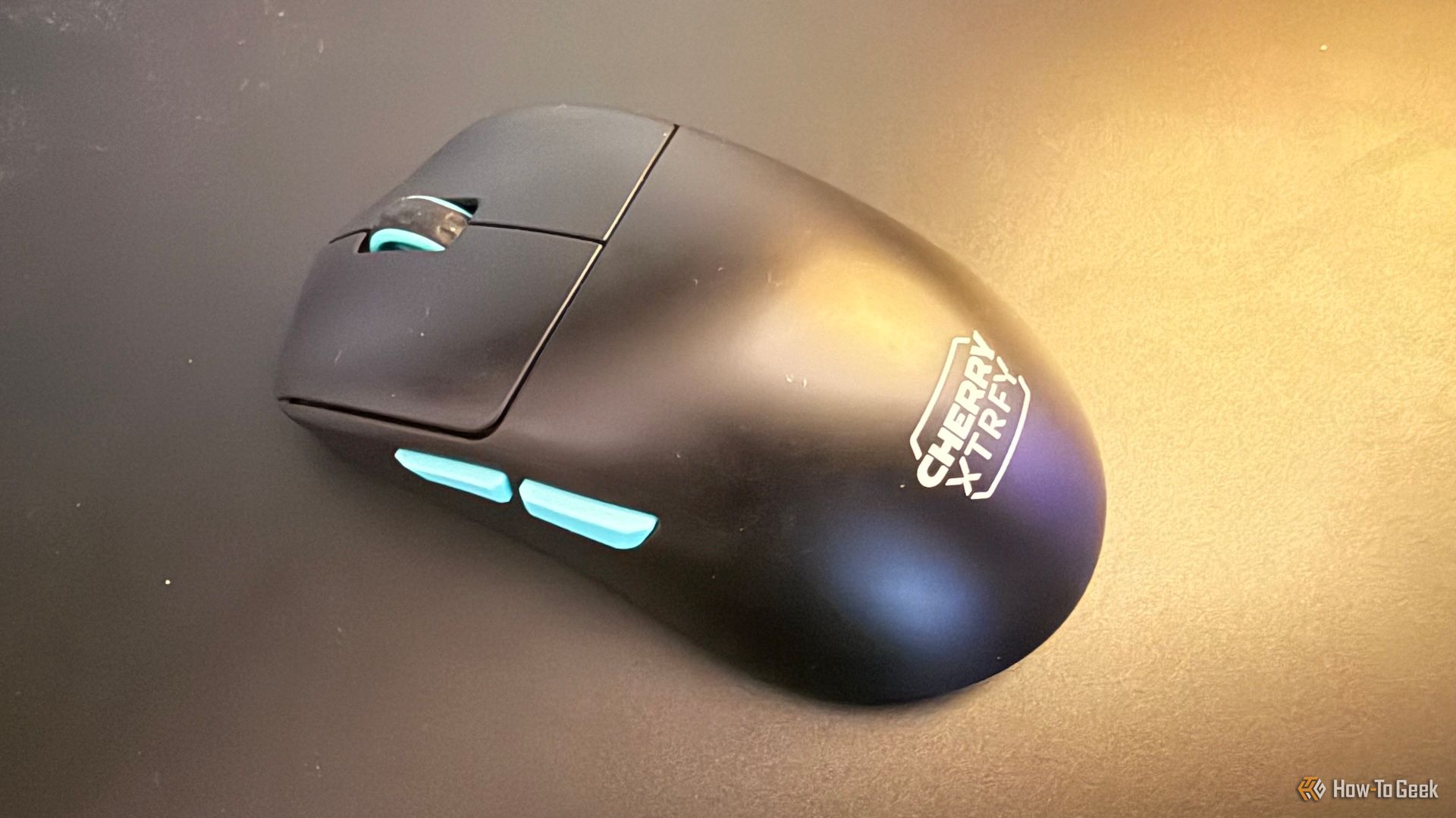 The Cherry XTRFY M68 Wireless from above.